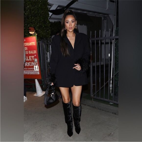 HOUSE OF CB Black Oversized Feather Blazer Dress - Picture 3 of 13